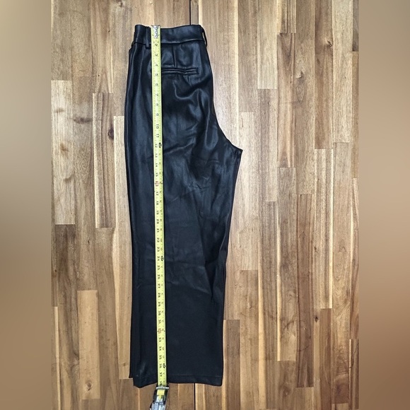 7 for All Mankind Coated Faux Leather Wide Cropped Leg Pant Black Size Large - Picture 4 of 11